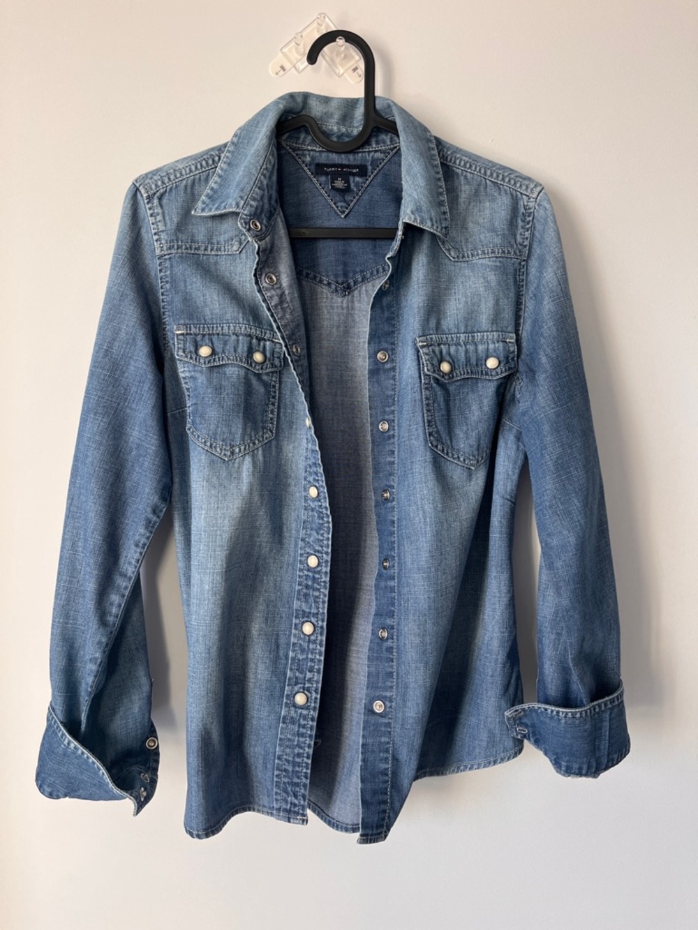 🔥CLEAROUT🔥 3/$25🔥Tommy Hilfiger Women’s Shirt | M | Western Yoke